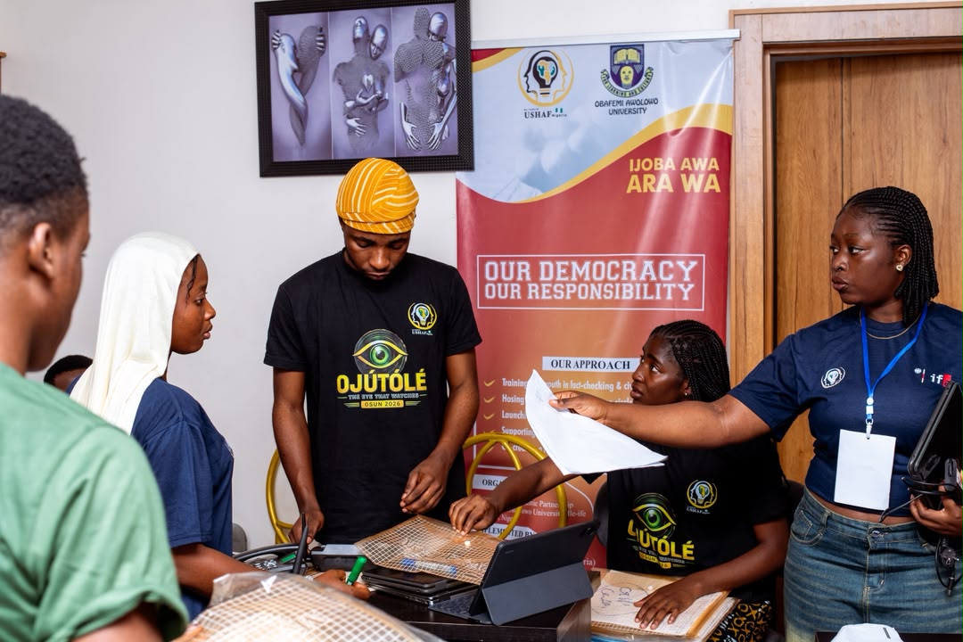 Situation room team briefing